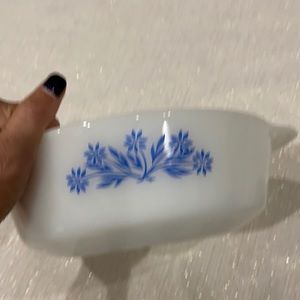Anchor Hocking Fire King 1  1/2 quart dish